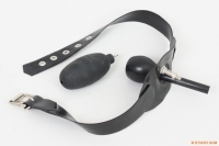 Birnenknebel mit Atemloch und Riemen I