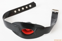 Mundauskleidung mit Riemen I